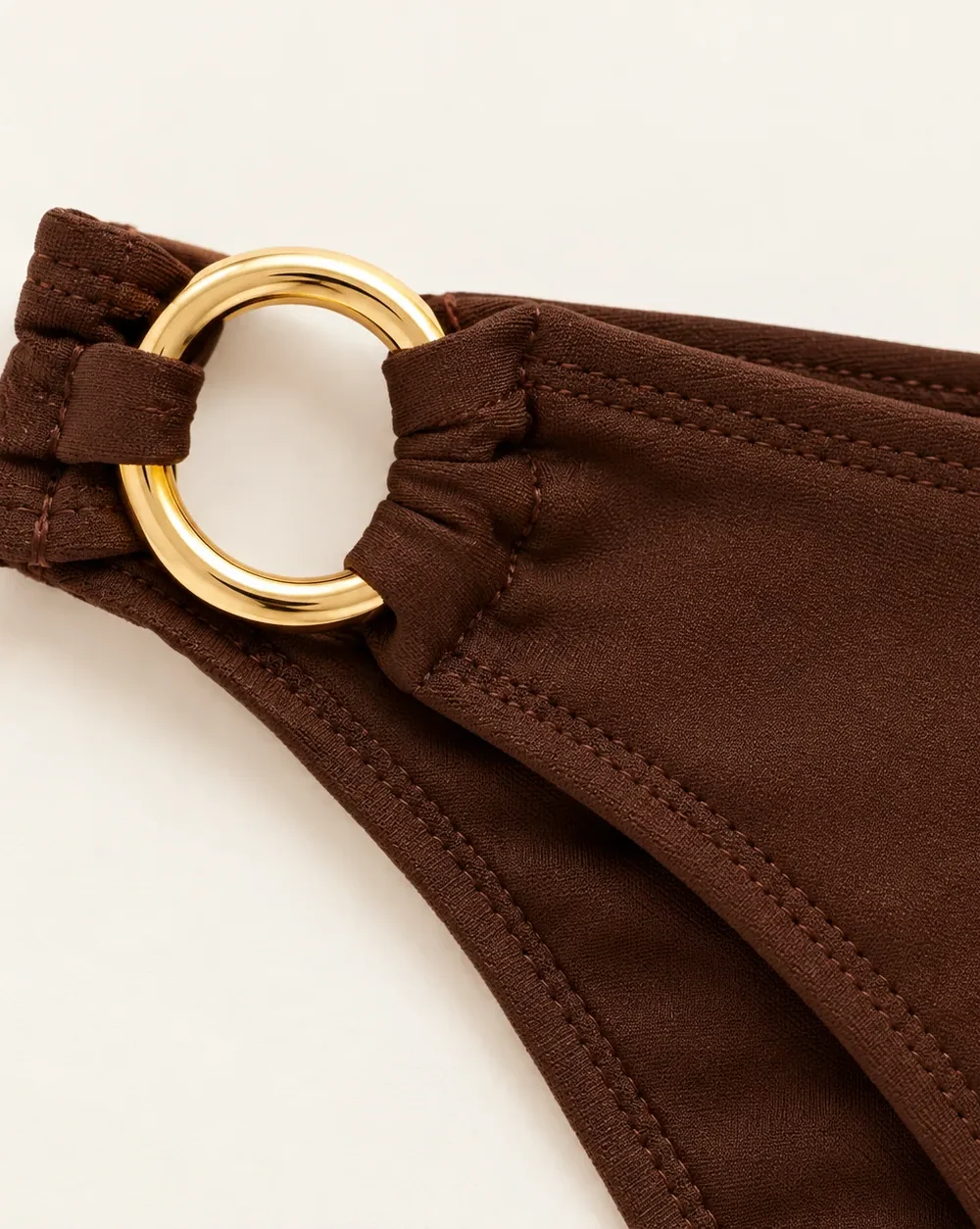 Eclipse Classic Bottom, close-up of the gold ring