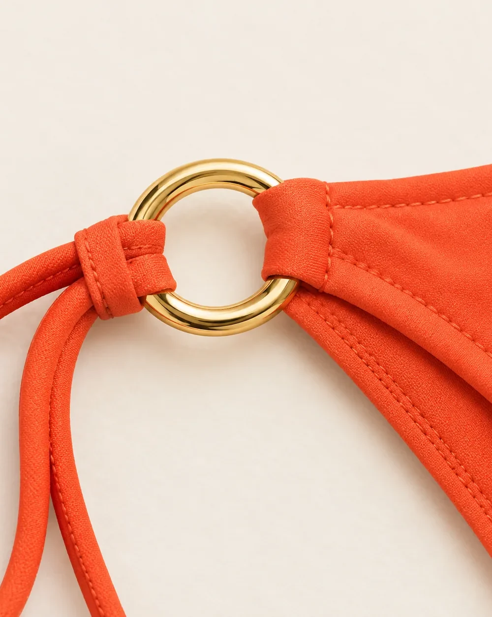Halo String Bottom, close-up of the gold ring
