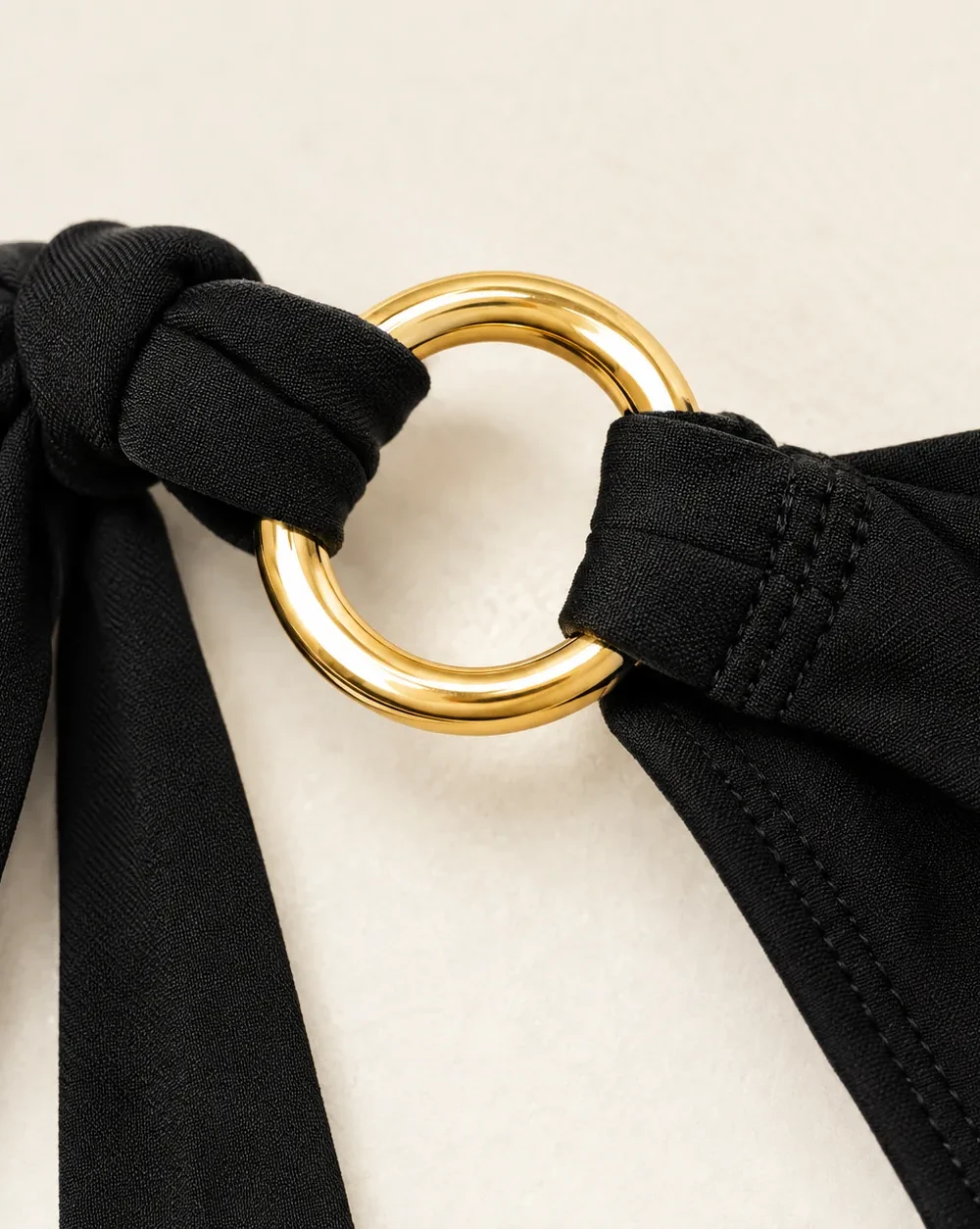 Nova Tie-side Bottom, close-up of the gold ring