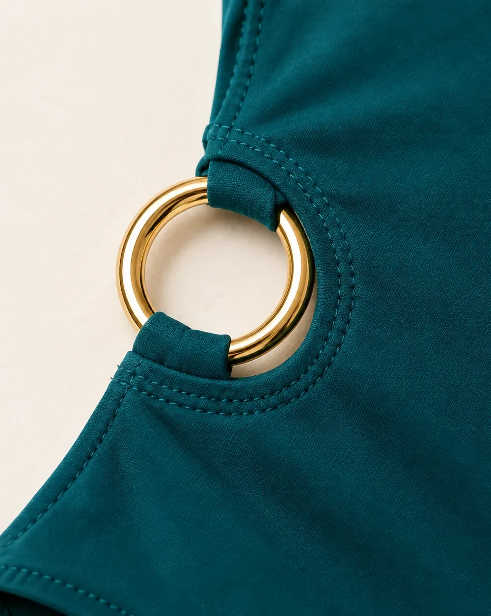 Orbit Side-ring One-piece, close-up of the gold ring