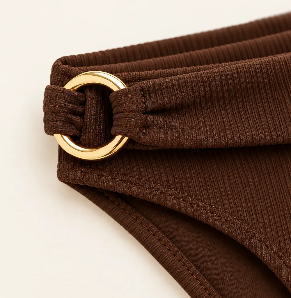 Zenith Fold-over Bottom, close-up of the gold ring